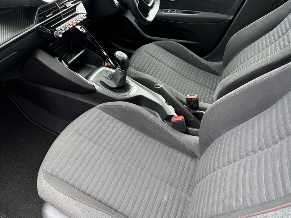 2022 Peugeot 208 - image 9