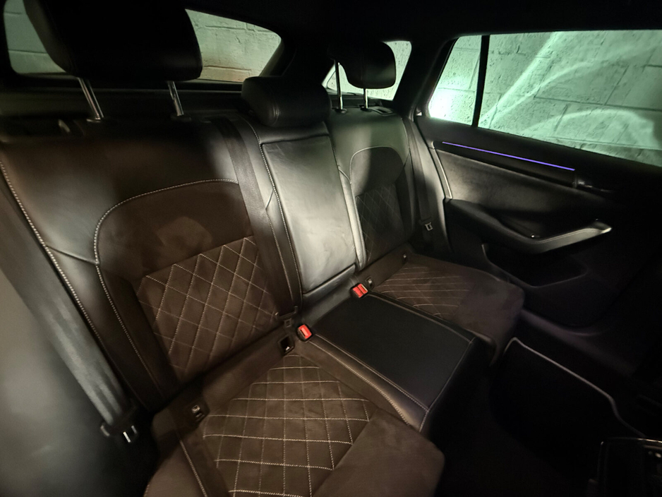 2022 Skoda Superb - image 7