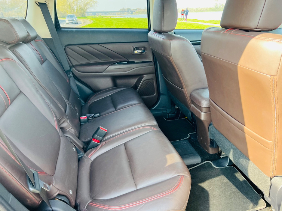 2017 Mitsubishi Outlander - image 17