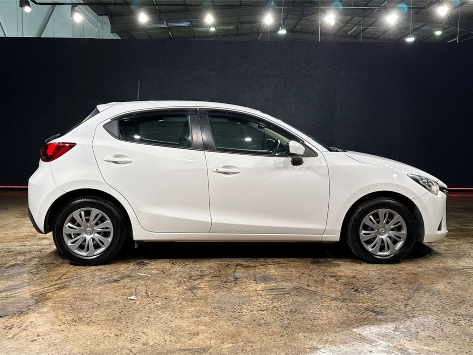 2018 Mazda Demio 1.3L SKYACTIV AUTOMATIC - MULTI FUNCTION STEERING WHEEL - HEATING / AC CONTROLS €12,950