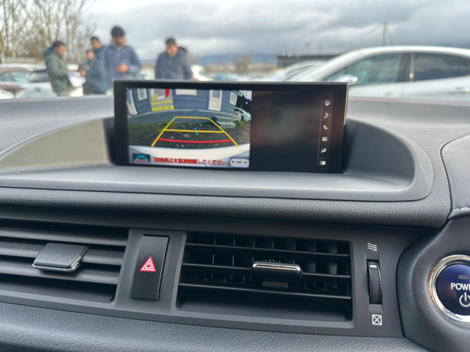 2019 Lexus CT 200 h - image 16