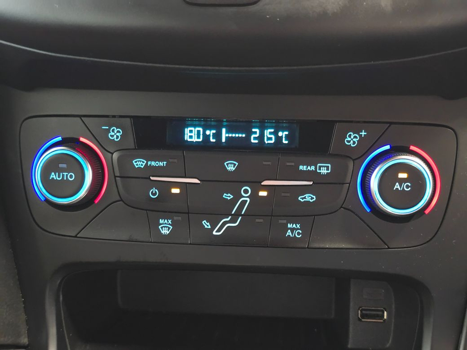 2016 Ford Focus - image 17