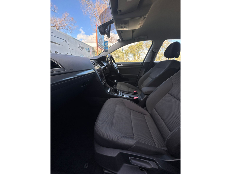 2017 Volkswagen Golf - image 19