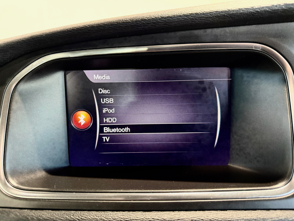 2018 Volvo V40 - image 15