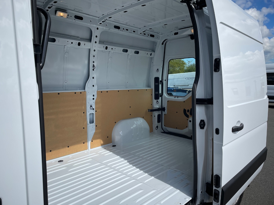 2025 Renault Master - image 15