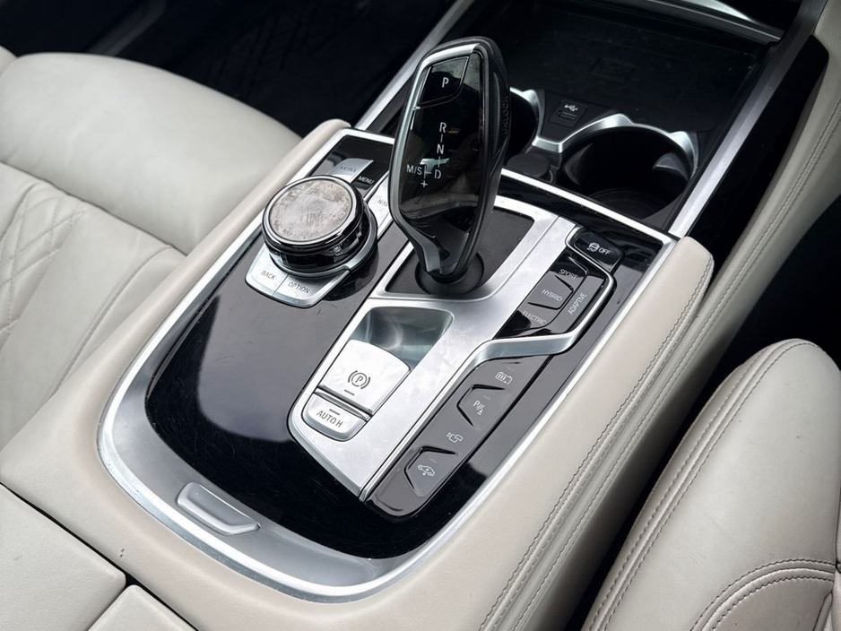 2022 BMW 7 Series - image 10