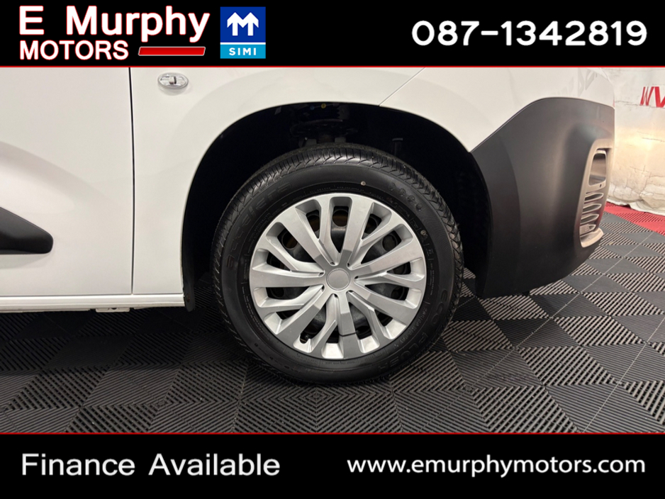 2022 Citroen Berlingo - image 29