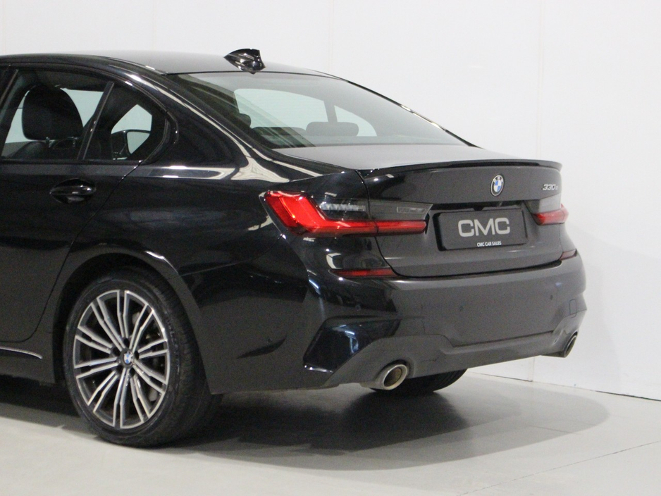 2019 BMW 3 Series - image 11