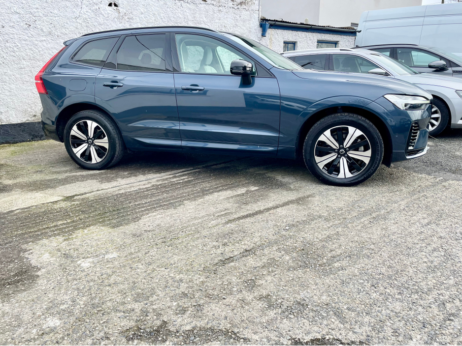 2023 Volvo XC60 - image 4