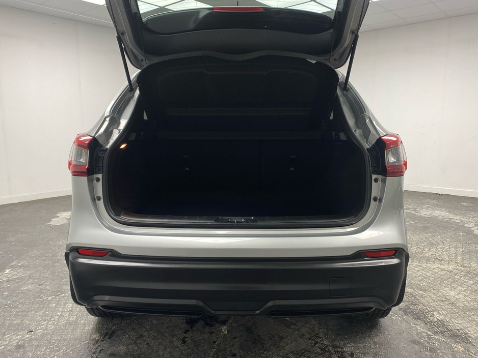 2020 Nissan Qashqai - image 9