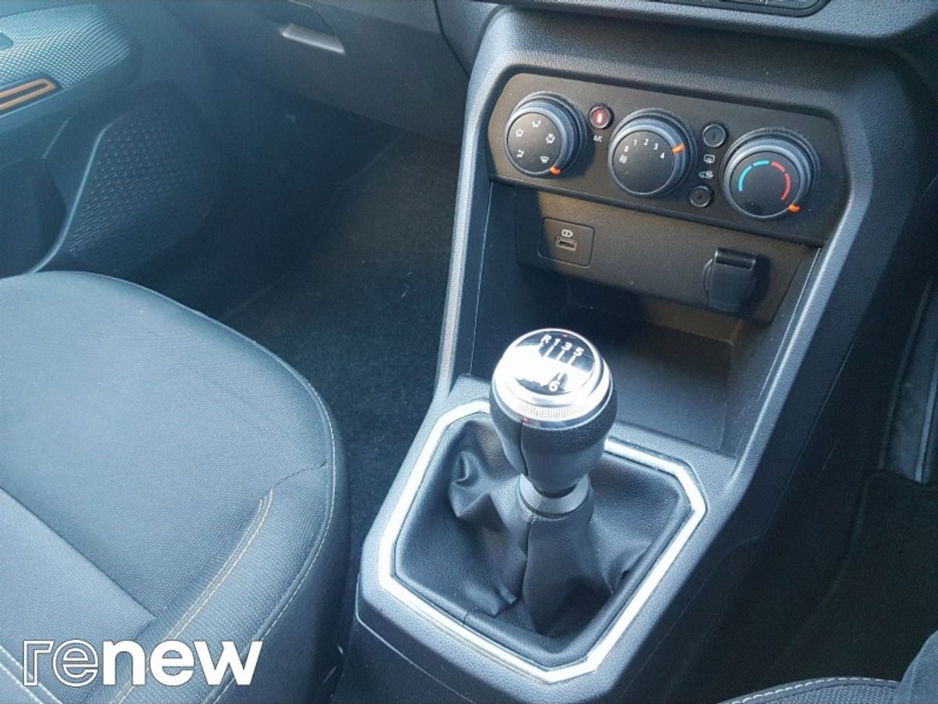2022 Dacia Sandero Stepway - image 14