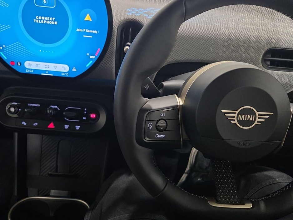 2025 MINI Hatch - image 17