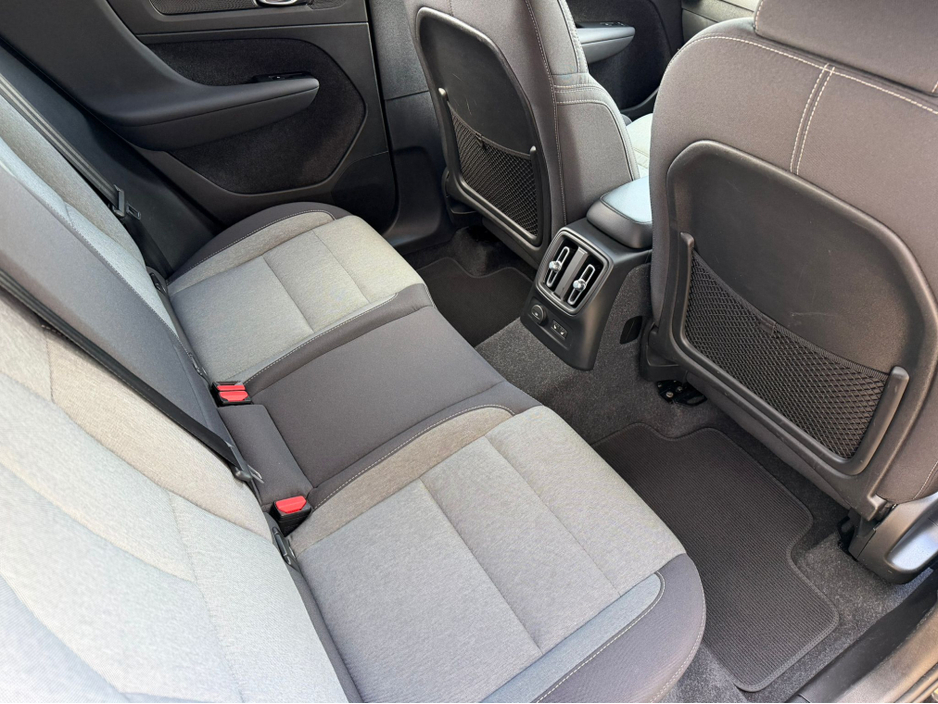 2023 Volvo XC40 - image 10