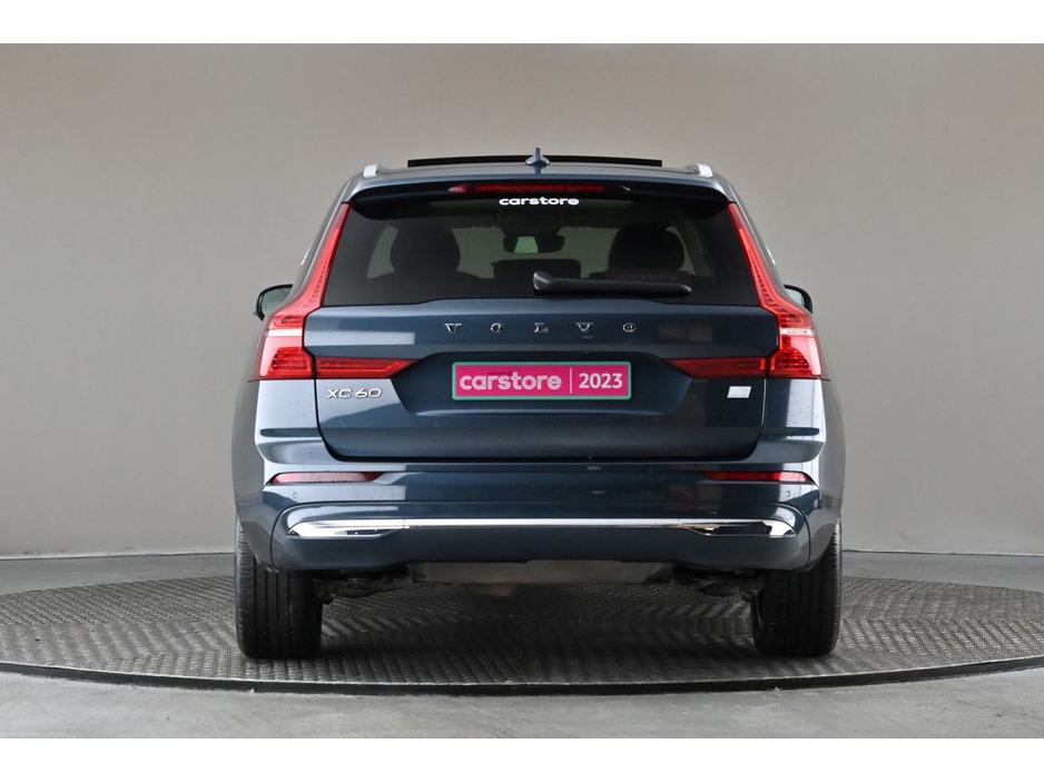 2023 Volvo XC60 - image 8