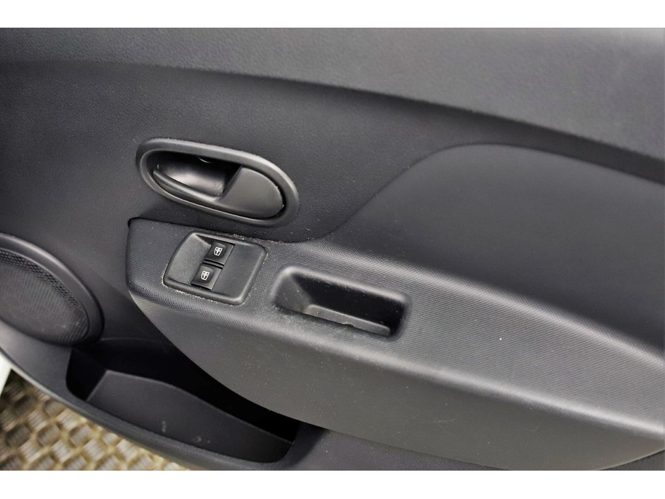 2018 Dacia Sandero - image 24