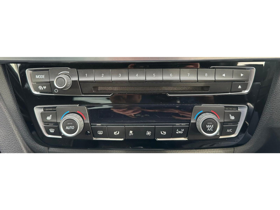 2016 BMW 3 Series - image 18