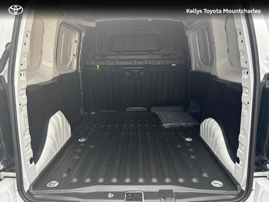 2024 Toyota Proace City - image 5