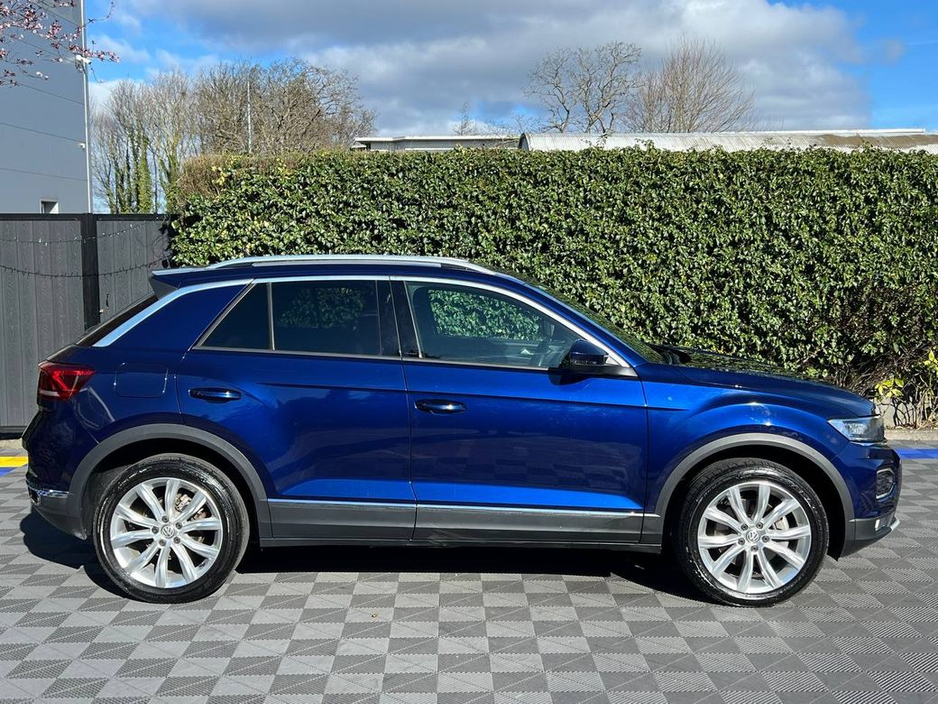 2020 Volkswagen T-Roc - image 2