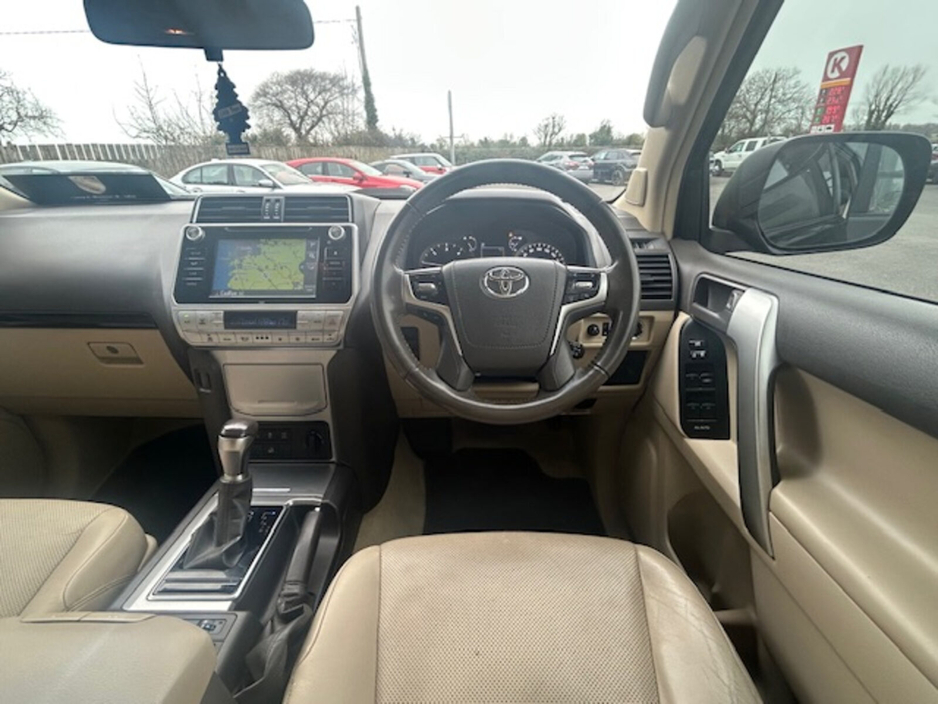 2018 Toyota Landcruiser - image 16