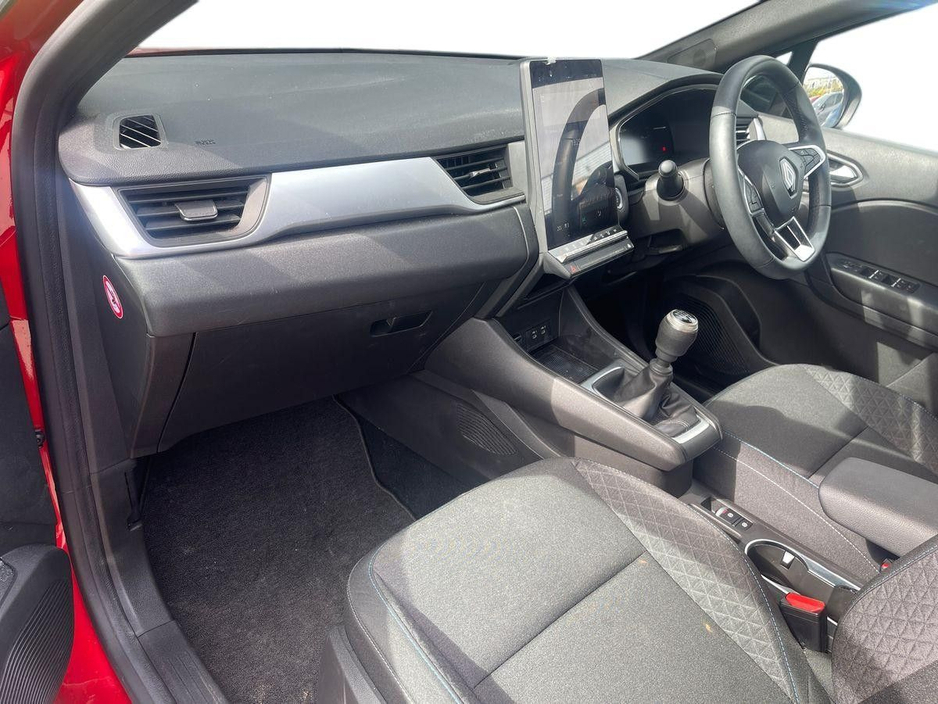 2025 Renault Captur - image 5