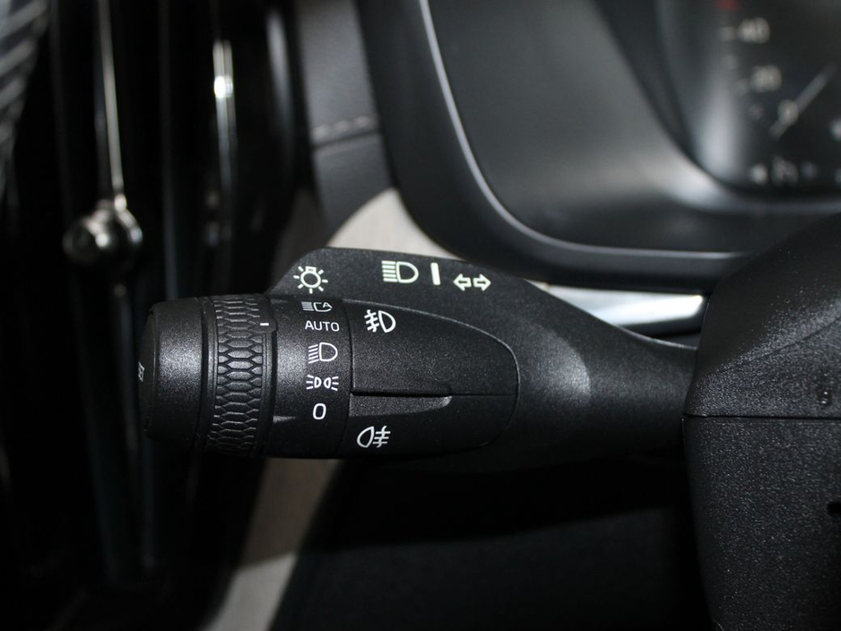 2019 Volvo XC60 - image 25