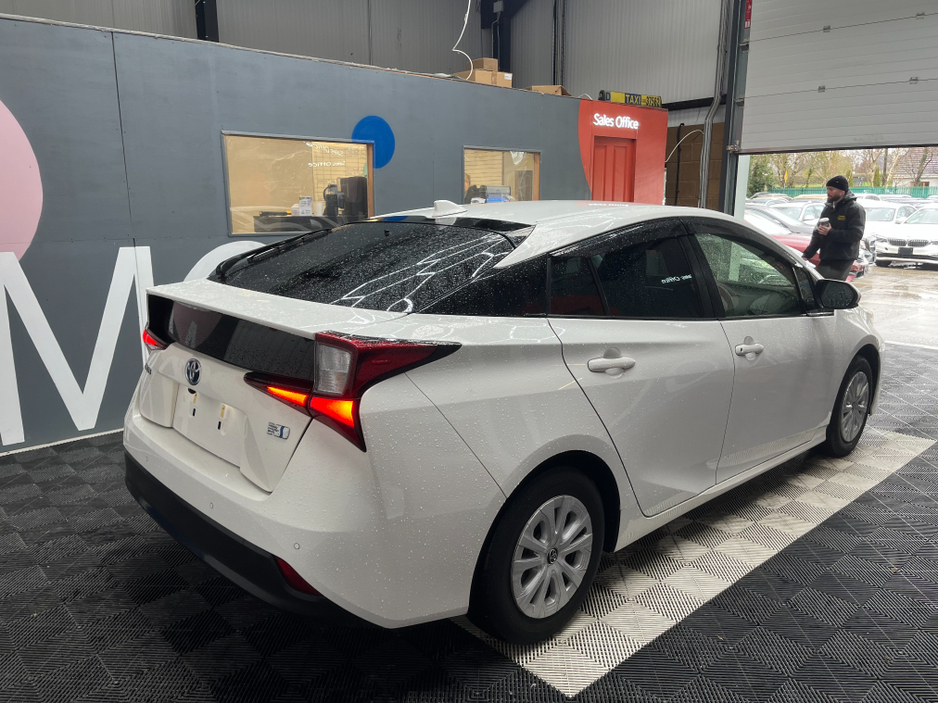 2022 Toyota Prius - image 2