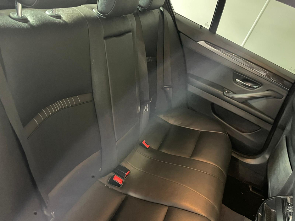 2016 BMW 5 Series - image 8