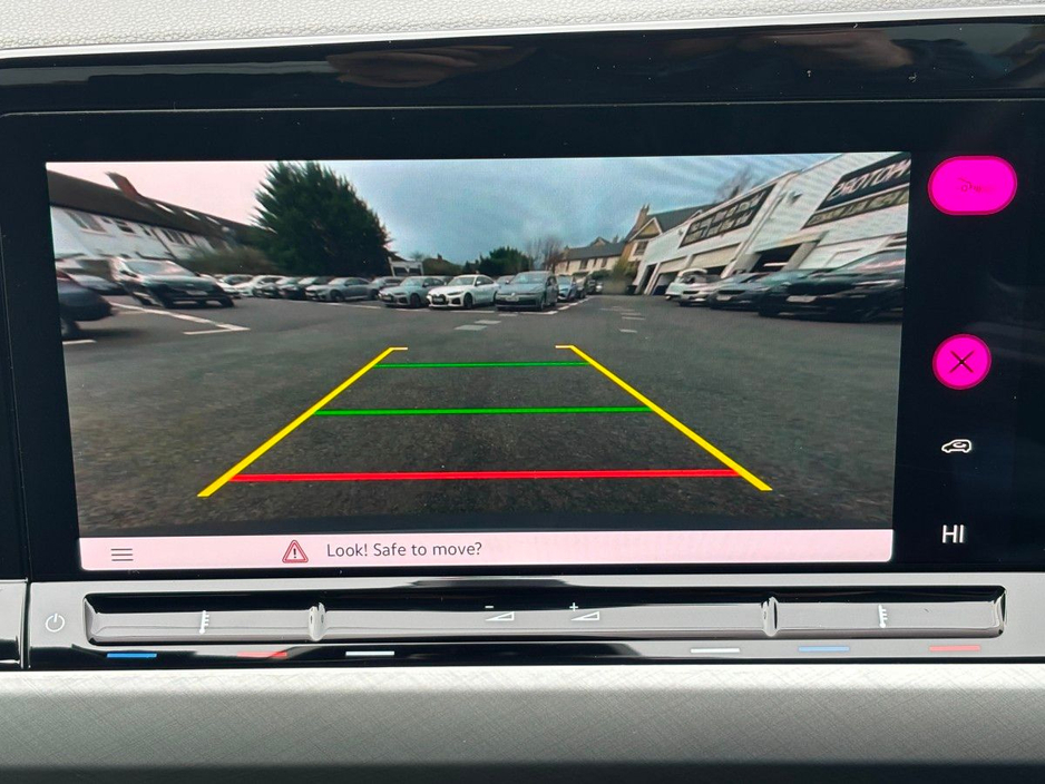 2022 Volkswagen Golf - image 15