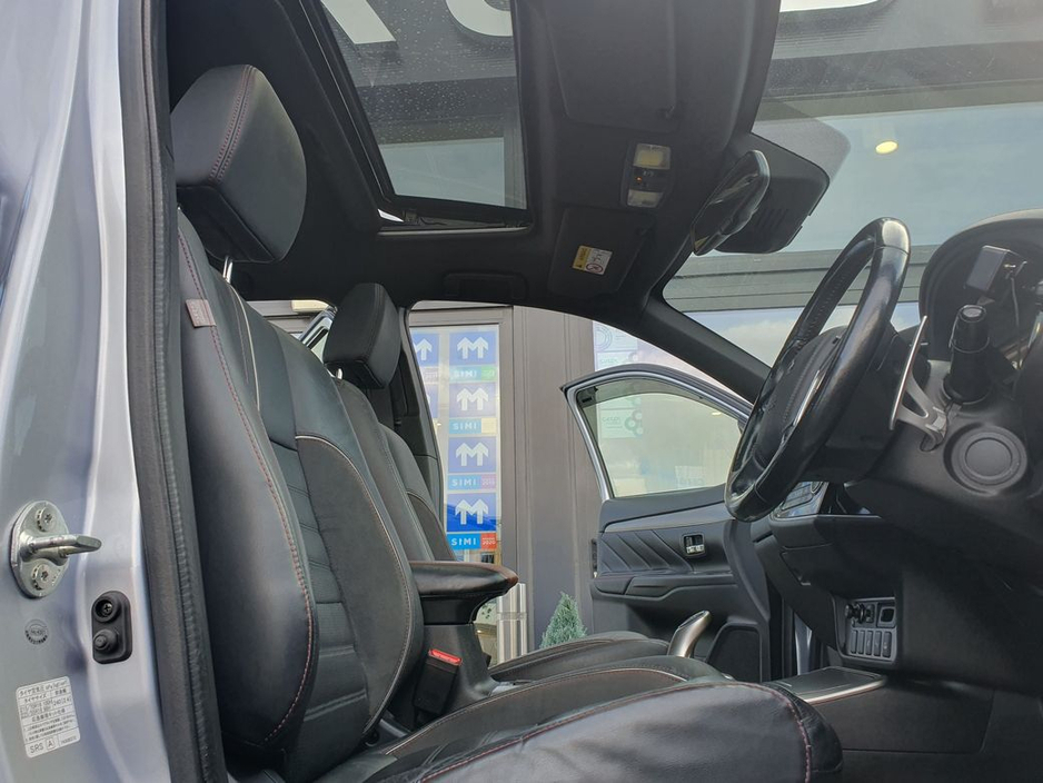 2017 Mitsubishi Outlander - image 17