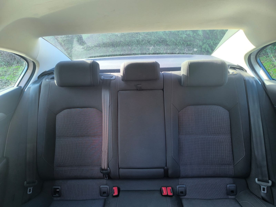 2018 Volkswagen Passat - image 30