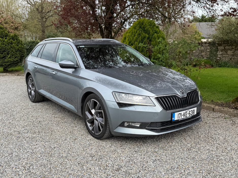 2017 Skoda Superb - image 2