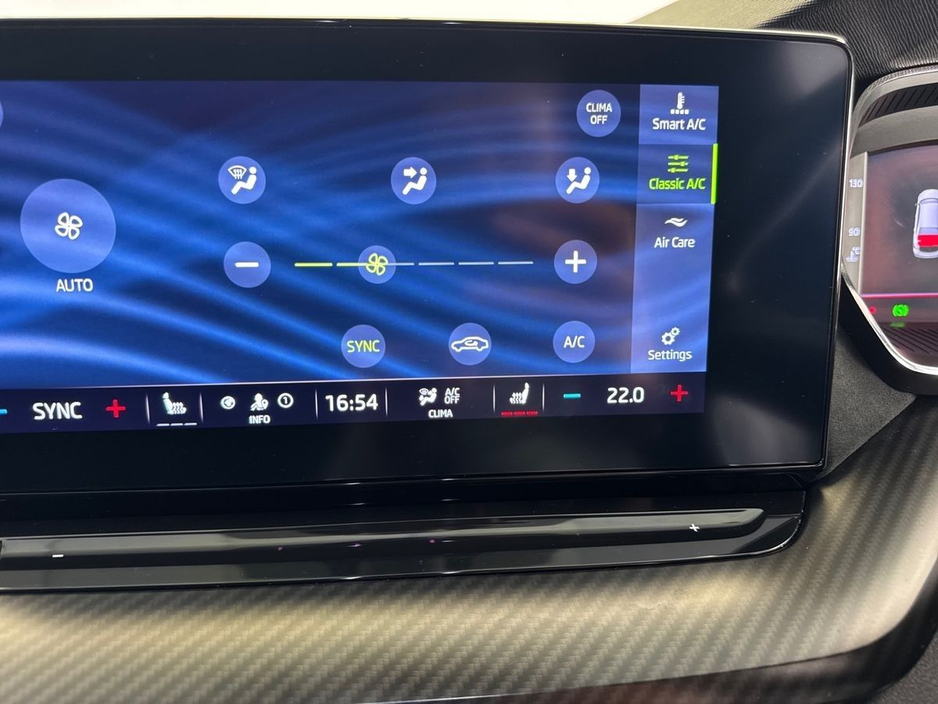 2022 Skoda Octavia - image 22