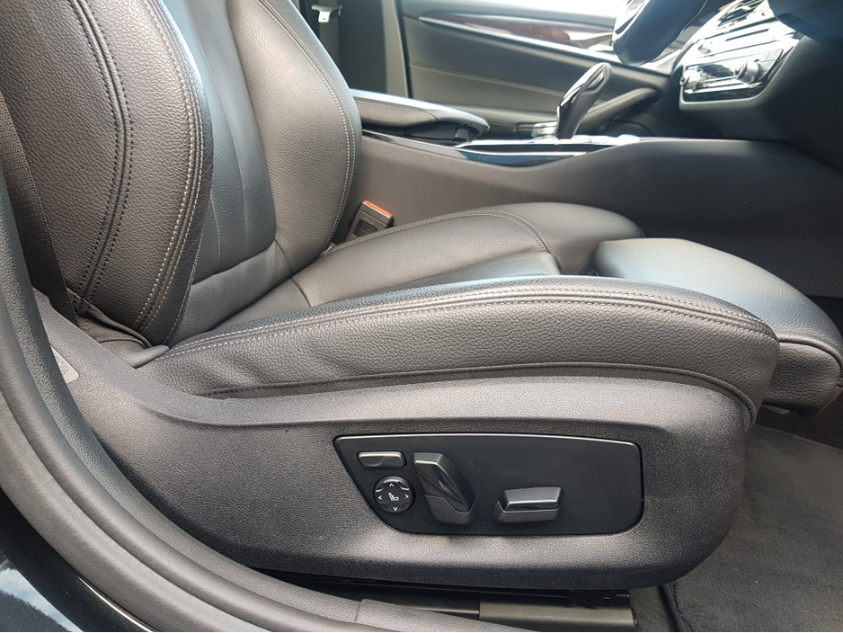 2017 BMW 5 Series - image 10