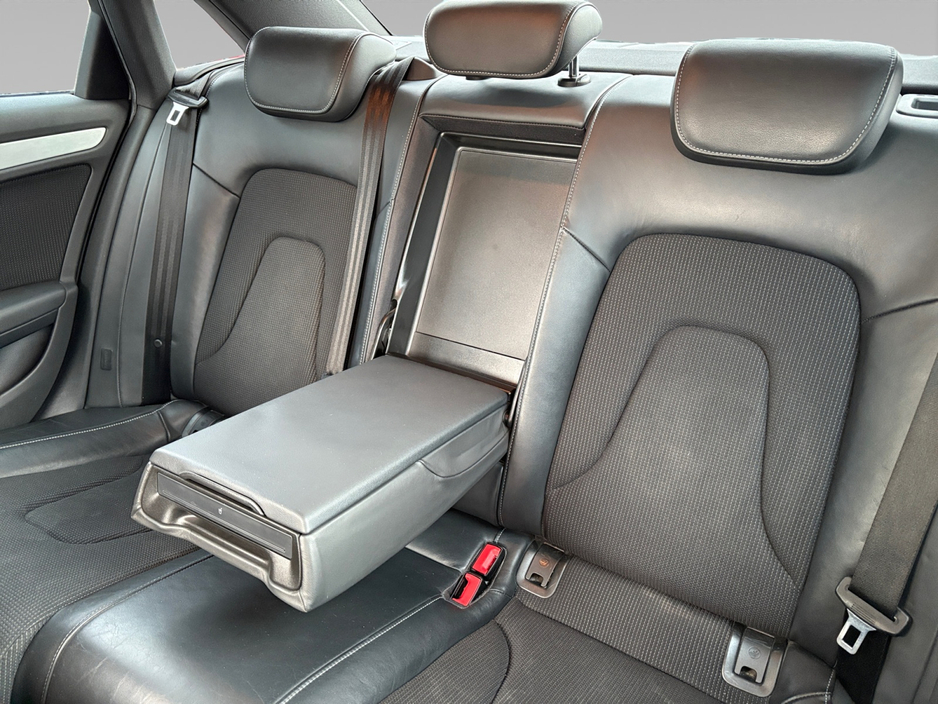 2015 Audi A4 - image 13