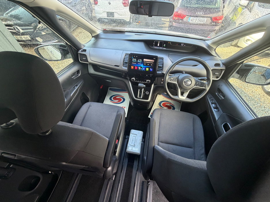 2017 Nissan Serena - image 11