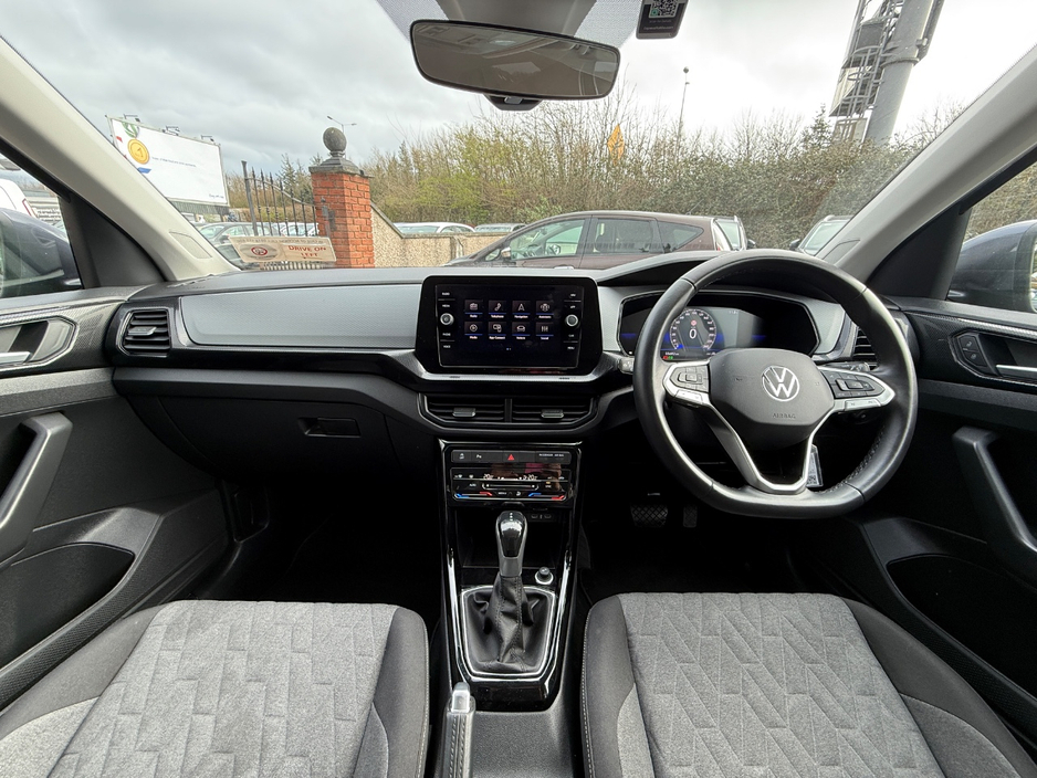2024 Volkswagen T-Cross - image 9