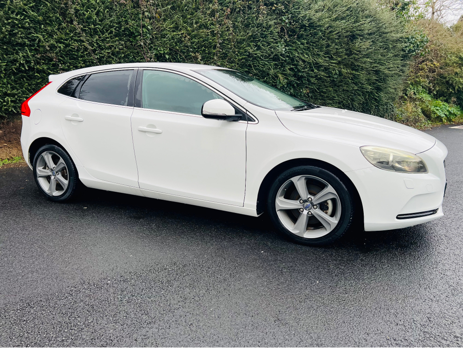 2015 Volvo V40 PRIVACY GLASS //  // REVERSE CAM €12,950