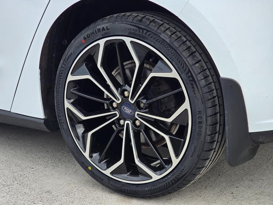 2019 Ford Focus - image 27