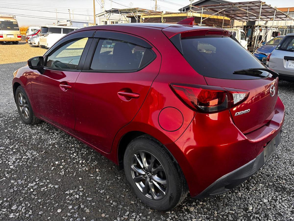 2017 Mazda Demio - image 6