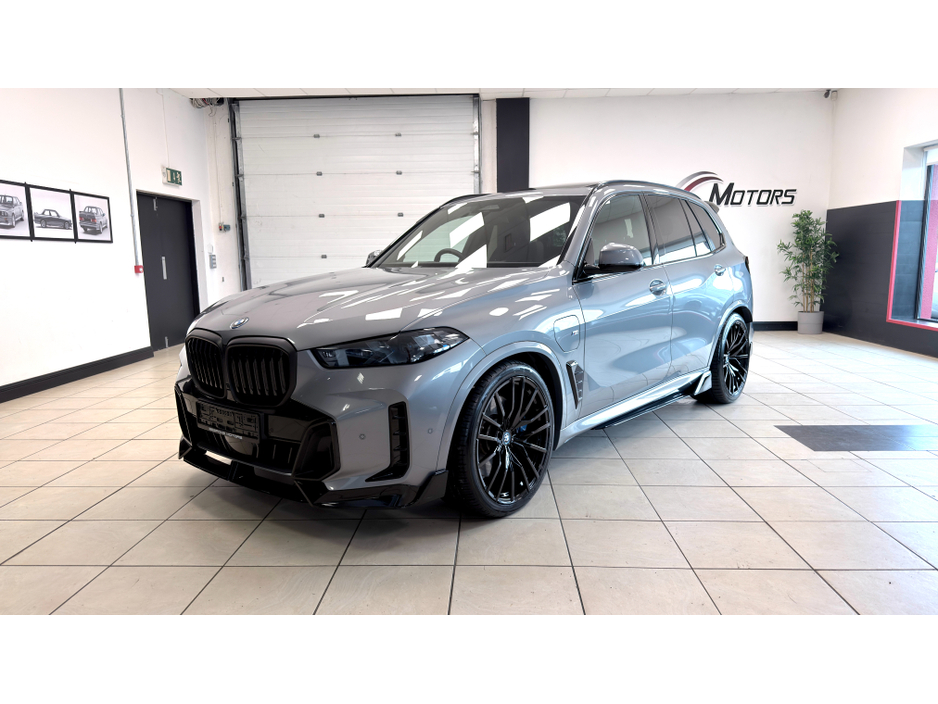 2025 BMW X5 - image 23