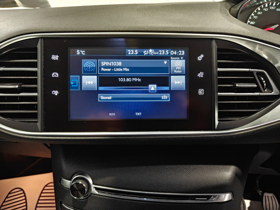 2016 Peugeot 308 - image 14