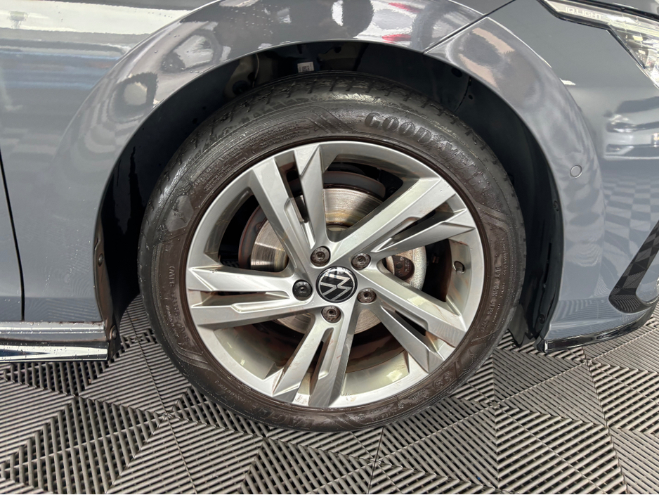 2021 Volkswagen Golf - image 6