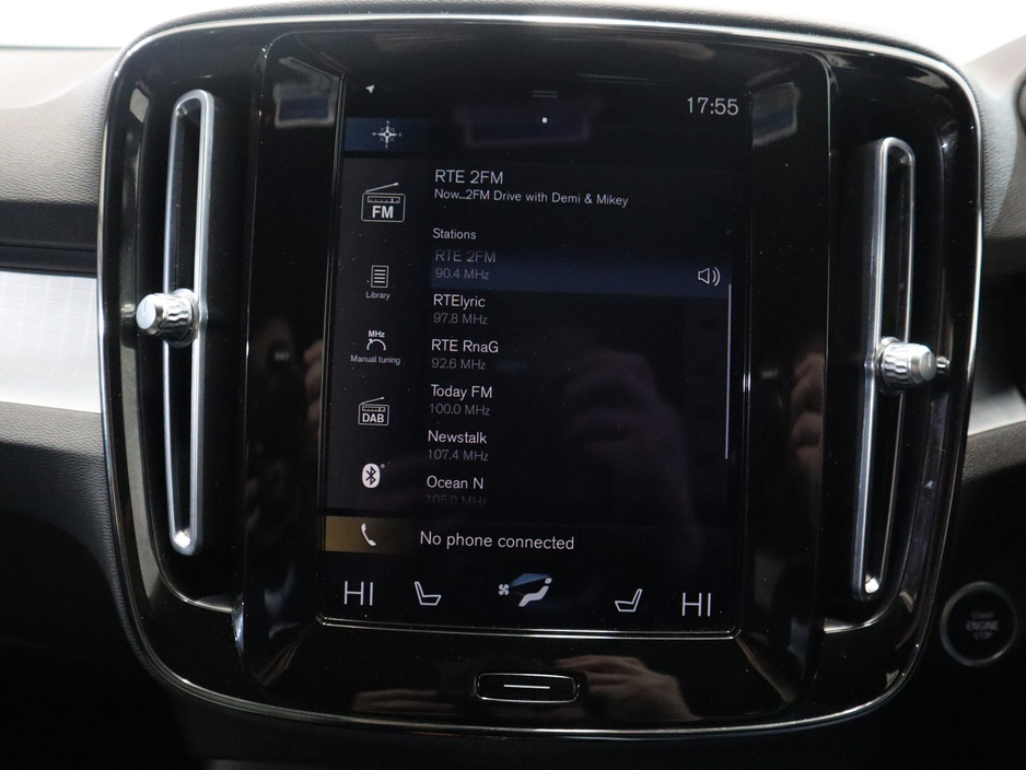 2023 Volvo XC40 - image 16