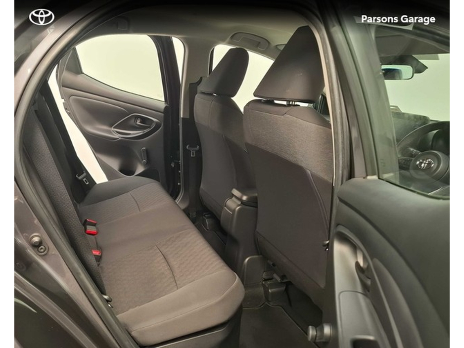 2022 Toyota Yaris - image 11