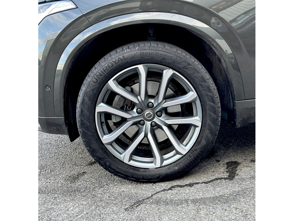 2019 Volvo XC90 - image 5