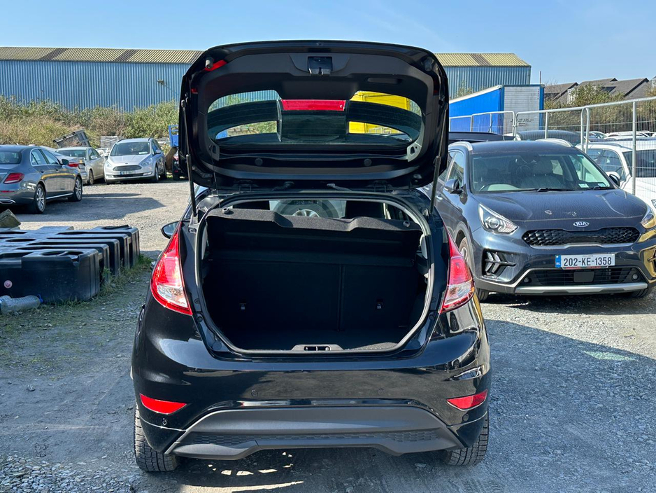 2016 Ford Fiesta - image 9