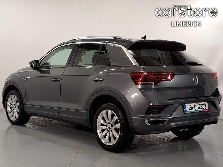 2019 Volkswagen T-Roc - image 5