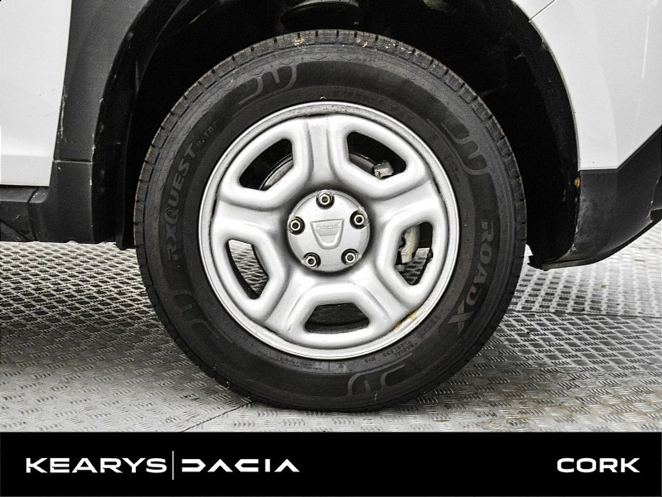 2019 Dacia Duster - image 9