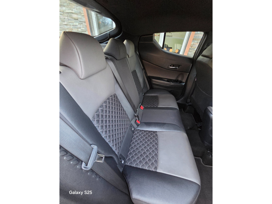 2023 Toyota C-HR 1.8 HYBRID SOL €25,450