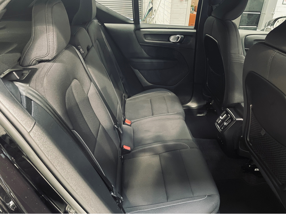 2023 Volvo XC40 - image 14